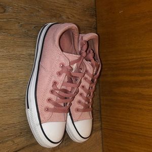 New used pink low top converse all star